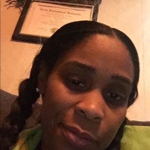 Meet your Posher, Deena